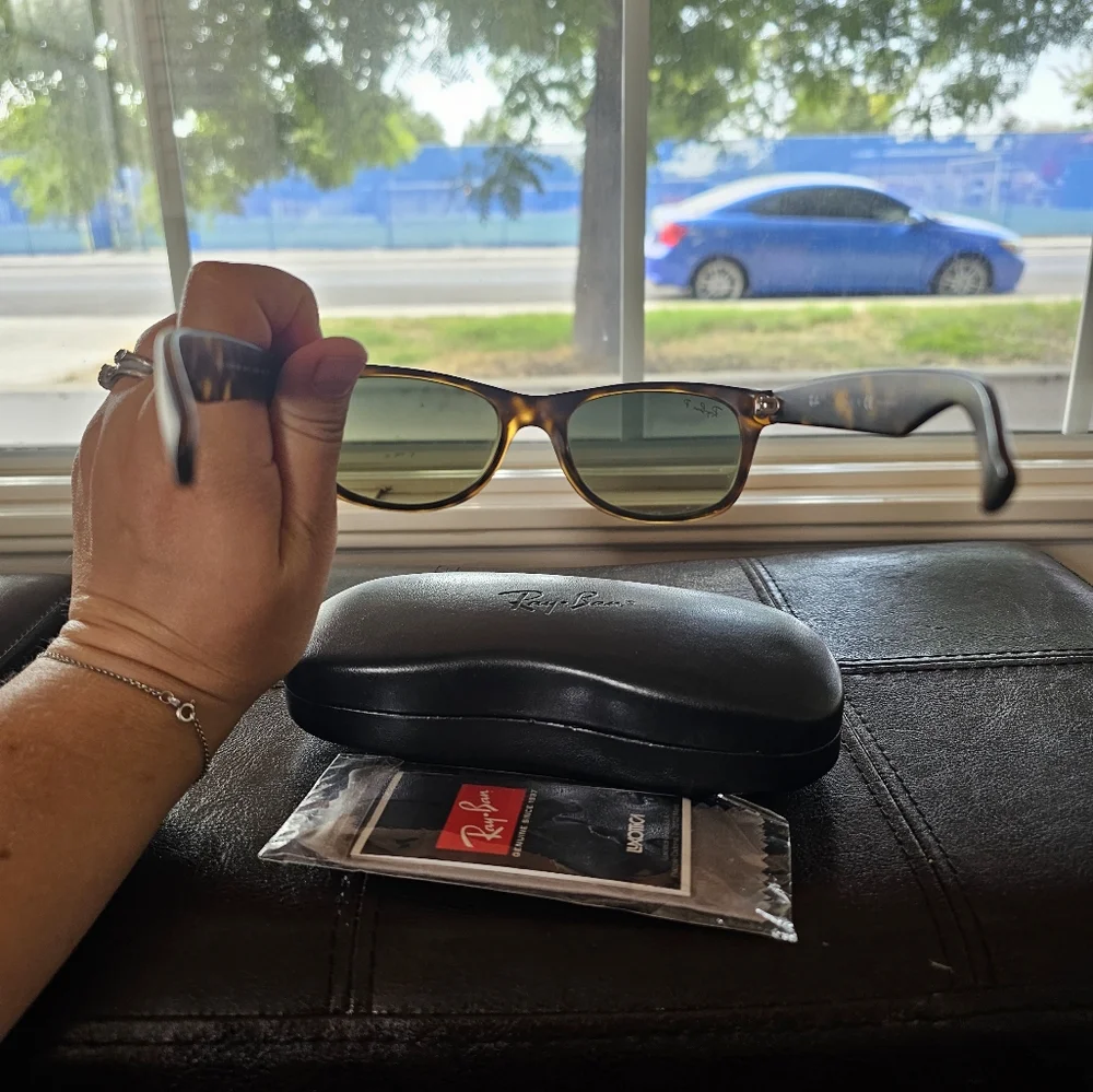 Ray-Ban Italy Leopard Print Brown Sunglasses with Hard Case And Cleaning‎ Wipe